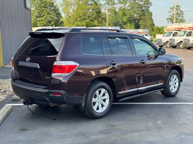 Photo of 2011 MAROON Toyota Highlander