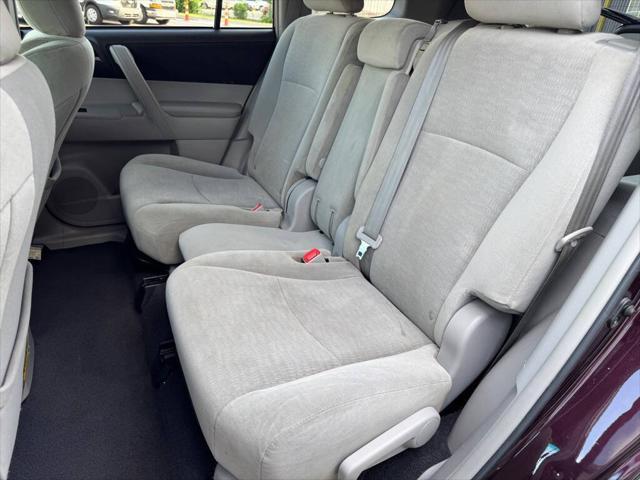 Photo of 2011 MAROON Toyota Highlander