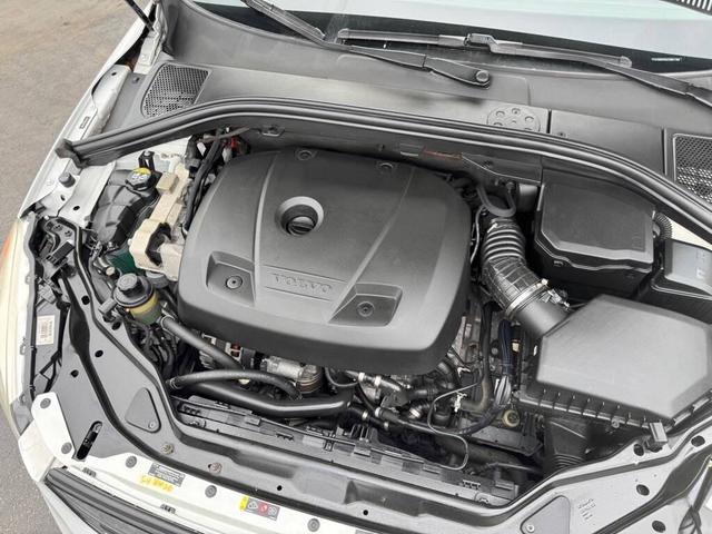 Photo of 2016 Crystal White Pearl Volvo XC60