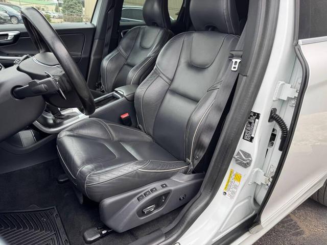Photo of 2016 Crystal White Pearl Volvo XC60