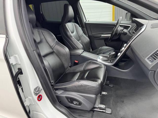 Photo of 2016 Crystal White Pearl Volvo XC60