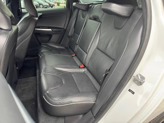 Photo of 2016 Crystal White Pearl Volvo XC60