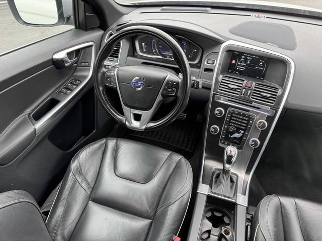 Photo of 2016 Crystal White Pearl Volvo XC60