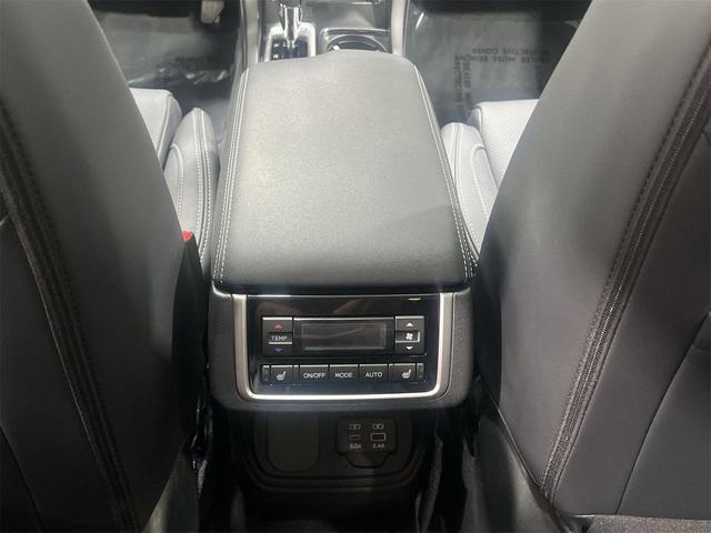Photo of 2024 Ice Silver Metallic Subaru Ascent
