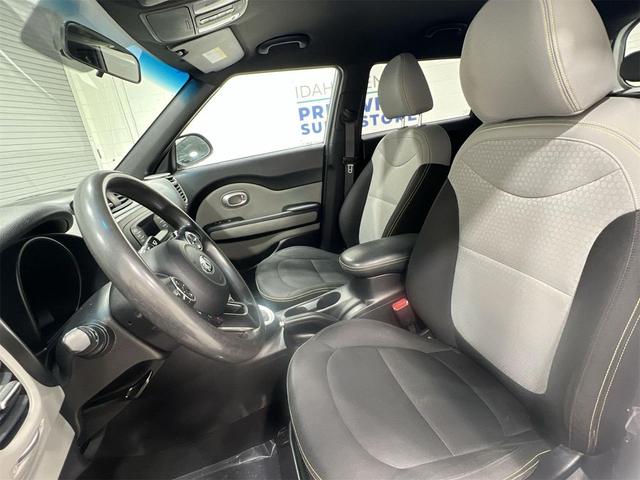 Photo of 2014 Bright Silver Kia Soul