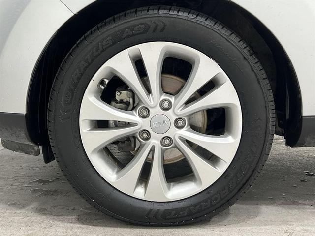 Photo of 2014 Bright Silver Kia Soul