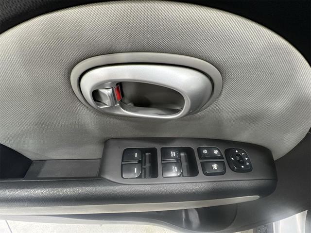 Photo of 2014 Bright Silver Kia Soul