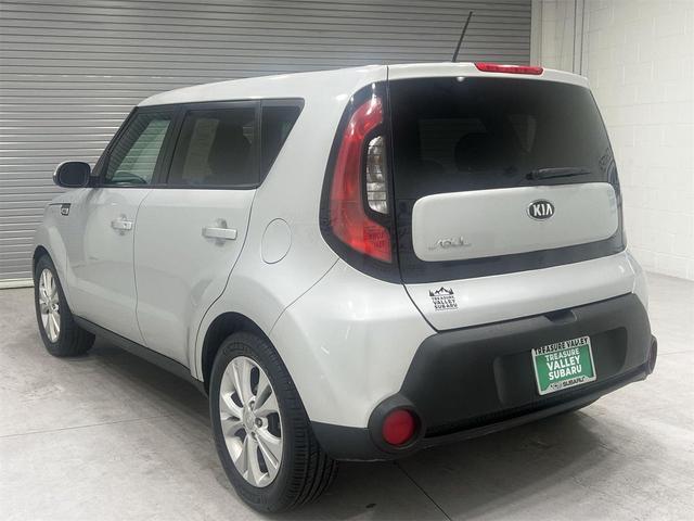 Photo of 2014 Bright Silver Kia Soul