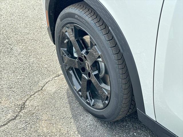 Photo of 2025 Nanuq White Metallic MINI Countryman