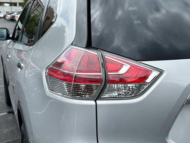 Photo of 2016 Brilliant Silver Nissan Rogue