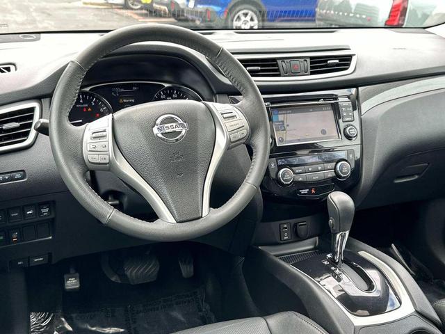 Photo of 2016 Brilliant Silver Nissan Rogue