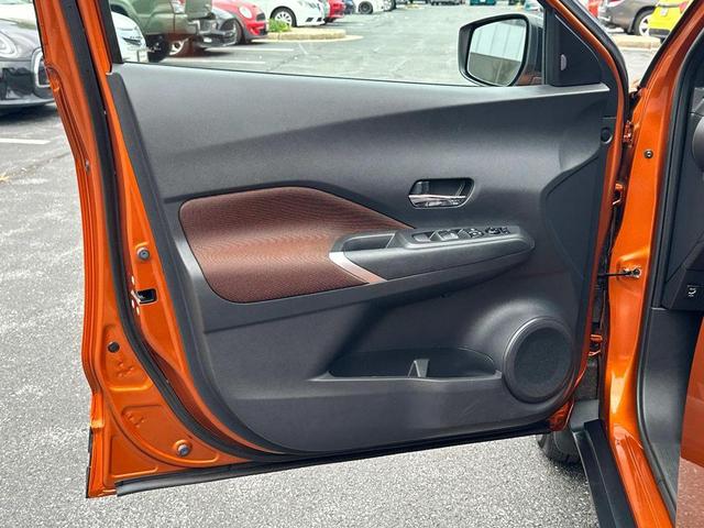 Photo of 2021 Monarch Orange/Super Black Nissan Kicks