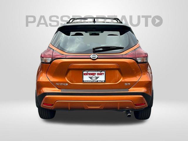 Photo of 2021 Monarch Orange/Super Black Nissan Kicks