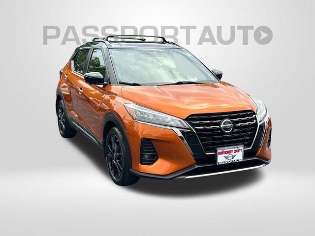 Photo of 2021 Monarch Orange/Super Black Nissan Kicks
