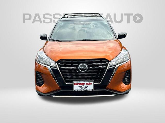 Photo of 2021 Monarch Orange/Super Black Nissan Kicks