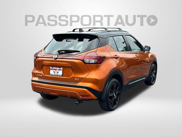 Photo of 2021 Monarch Orange/Super Black Nissan Kicks