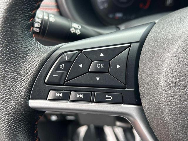 Photo of 2021 Monarch Orange/Super Black Nissan Kicks