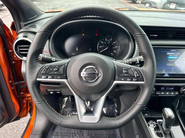 Photo of 2021 Monarch Orange/Super Black Nissan Kicks