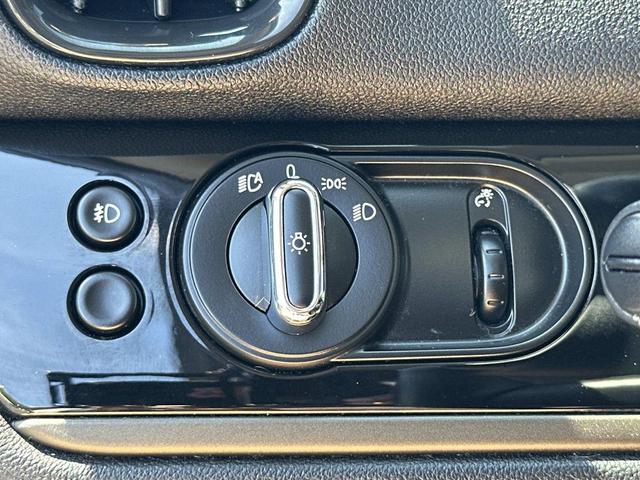 Photo of 2019 Light White MINI Countryman