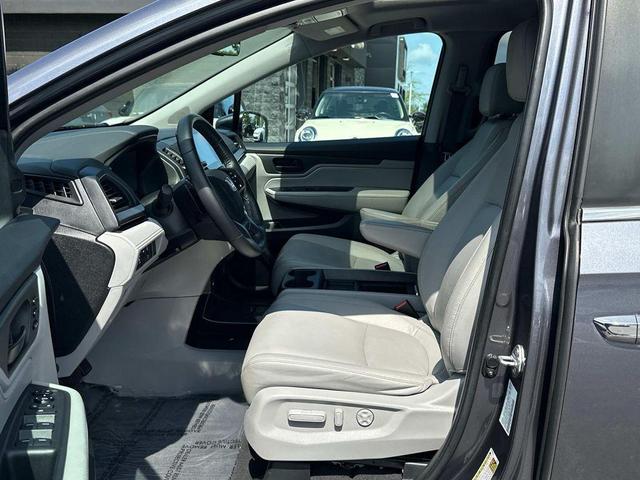 Photo of 2021 Gray Honda Odyssey