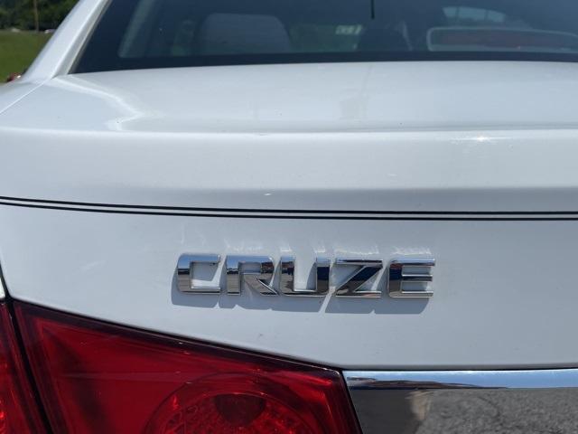 Photo of 2015 Summit White Chevrolet Cruze