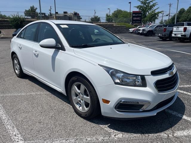 Photo of 2015 Summit White Chevrolet Cruze