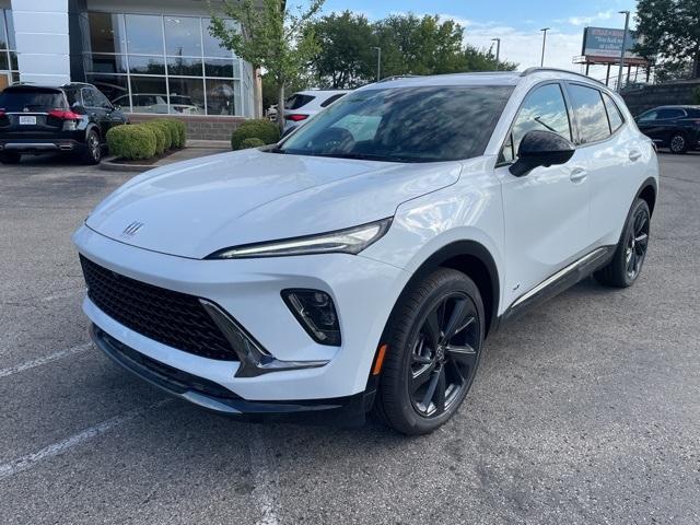 Photo of 2025 White Tri-Coat Buick Envision