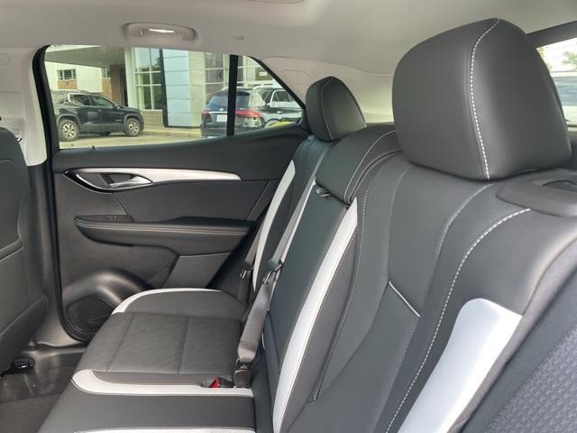 Photo of 2025 White Tri-Coat Buick Envision