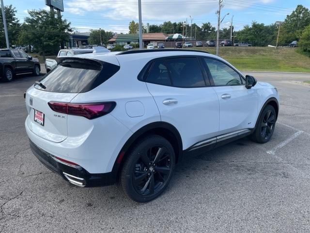Photo of 2025 White Tri-Coat Buick Envision