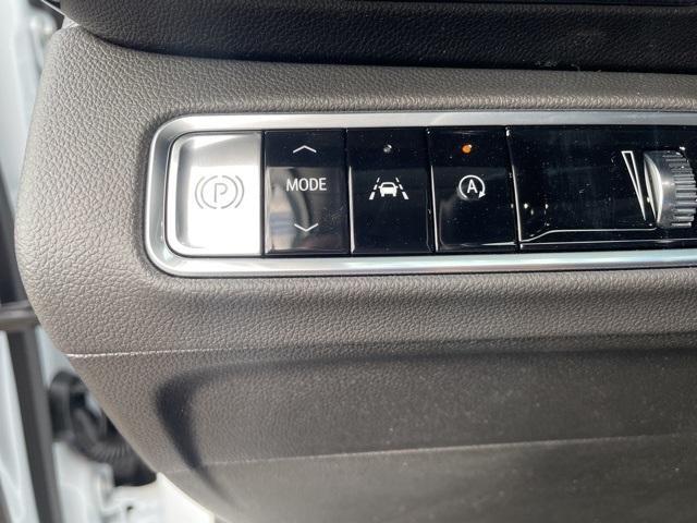Photo of 2025 White Tri-Coat Buick Envision