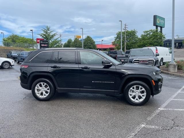 Photo of 2023 Diamond Black Jeep Grand Cherokee