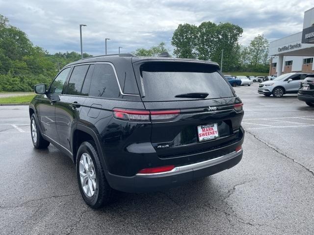 Photo of 2023 Diamond Black Jeep Grand Cherokee