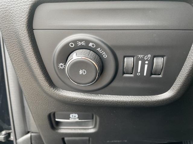 Photo of 2023 Diamond Black Jeep Grand Cherokee