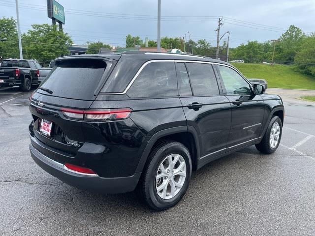 Photo of 2023 Diamond Black Jeep Grand Cherokee