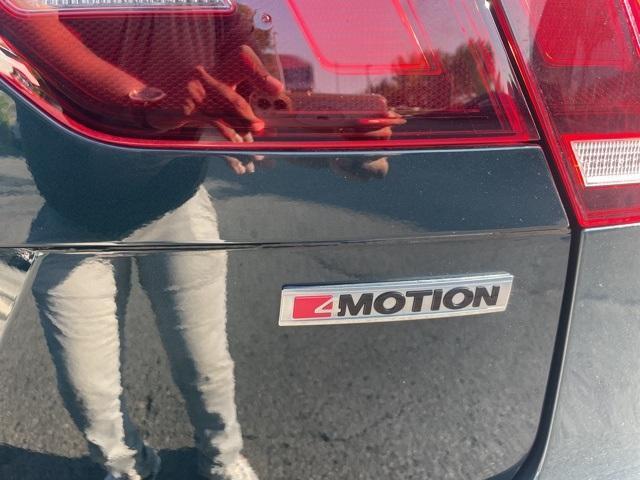 Photo of 2019 Dark Moss Green Metallic Volkswagen Tiguan