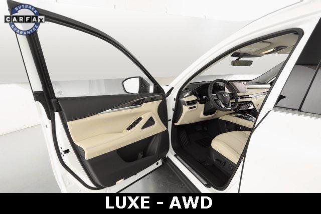 Photo of 2024 Majestic White INFINITI QX60