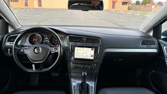 Photo of 2016 Blue Volkswagen e-Golf