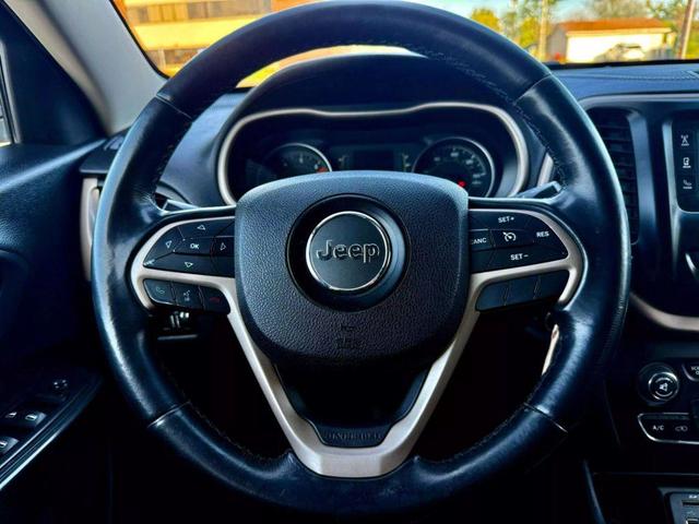 Photo of 2016 Granite Crystal Metallic Clearcoat Jeep Cherokee
