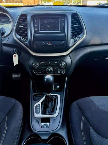 Photo of 2016 Granite Crystal Metallic Clearcoat Jeep Cherokee