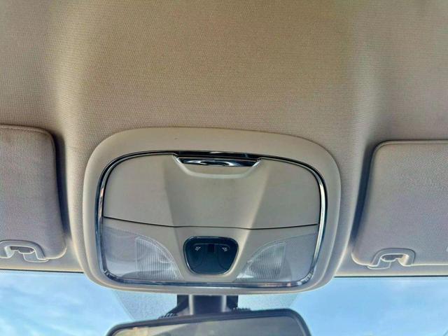 Photo of 2016 Granite Crystal Metallic Clearcoat Jeep Cherokee