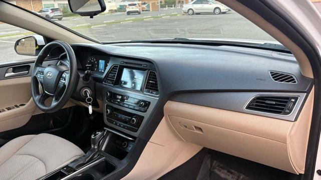 Photo of 2017 Quartz White Pearl Hyundai SONATA