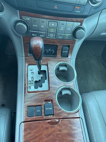 Photo of 2010 Classic Silver Metallic Toyota Highlander