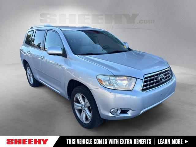 Photo of 2010 Classic Silver Metallic Toyota Highlander