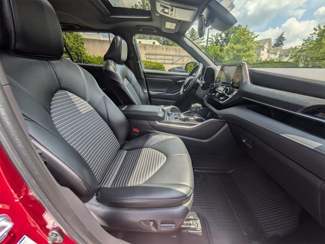 Photo of 2022 Ruby Flare Pearl Toyota Highlander
