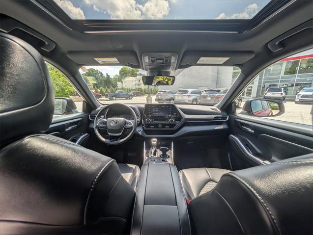 Photo of 2022 Ruby Flare Pearl Toyota Highlander