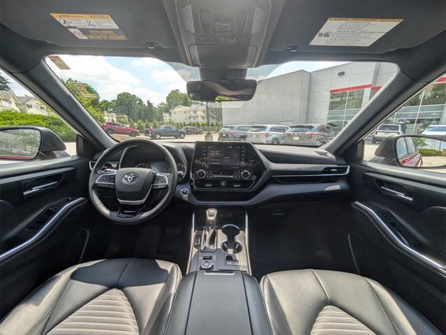 Photo of 2022 Ruby Flare Pearl Toyota Highlander