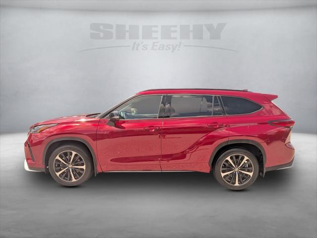 Photo of 2022 Ruby Flare Pearl Toyota Highlander