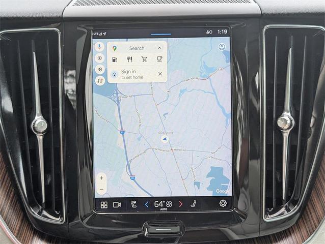 Photo of 2022 Fusion Red Metallic Volvo XC60