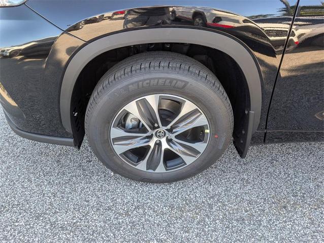 Photo of 2025 Midnight Black Metallic Toyota Highlander