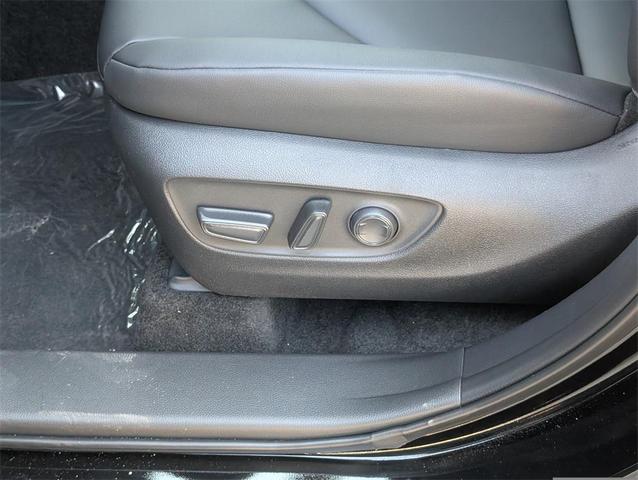 Photo of 2025 Midnight Black Metallic Toyota Highlander